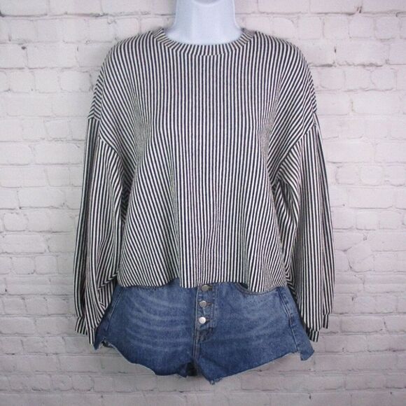 NWT Bershka Long Puff Sleeve Vertical Striped Top - Picture 1 of 2